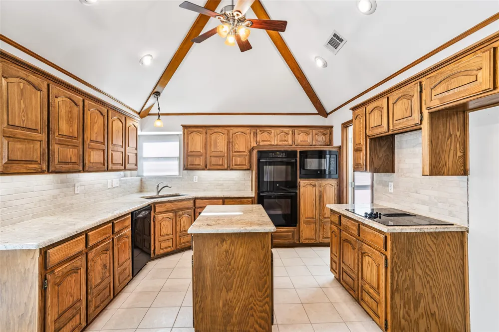 2942 Woodland Hills Drive Grapevine, TX 76051