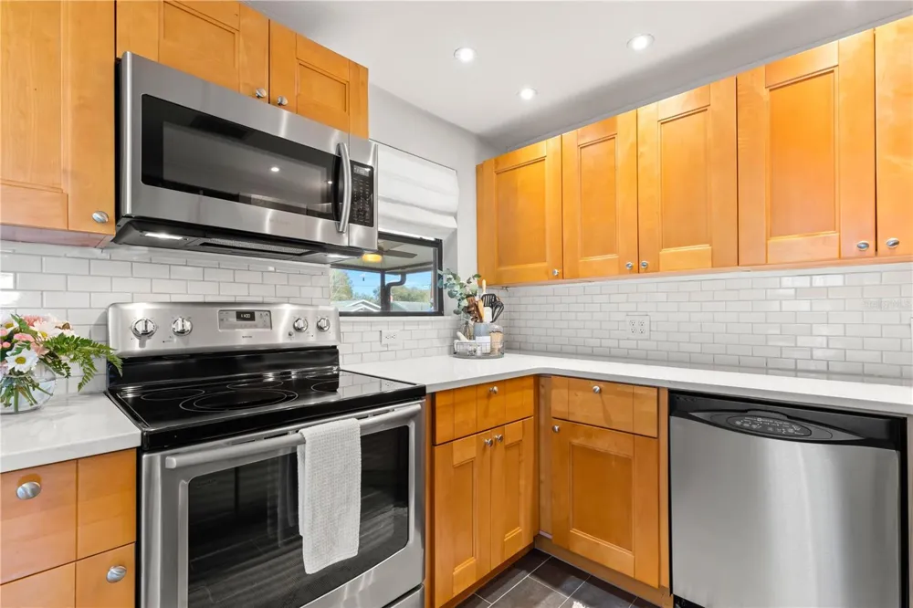 837 42ND AVENUE St Petersburg, FL 33703