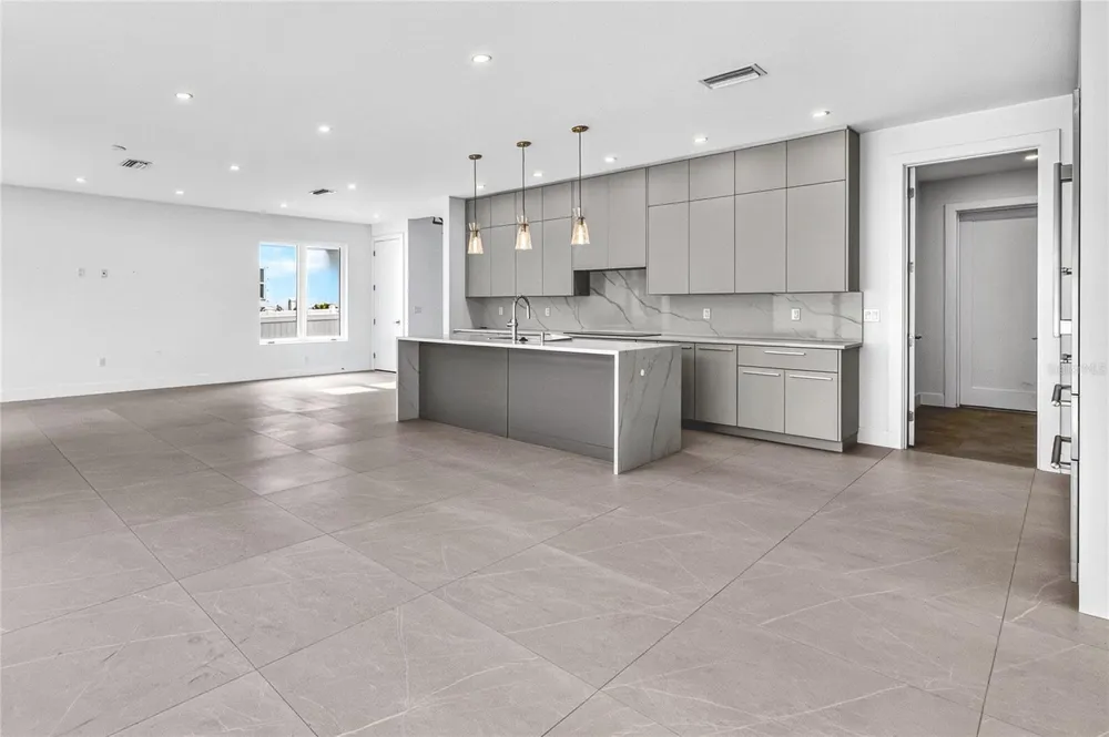 2590 FLOYD STREET Sarasota, FL 34239
