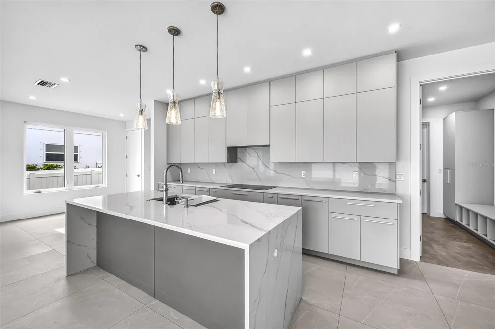 2590 FLOYD STREET Sarasota, FL 34239