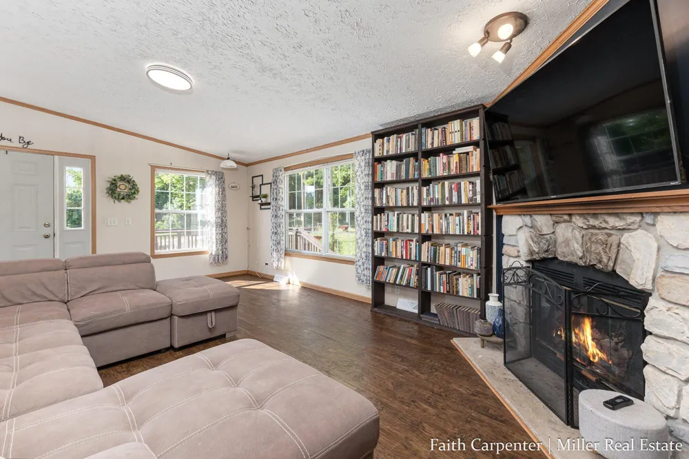 106 Little Long Lake Drive Nashville, MI 49073