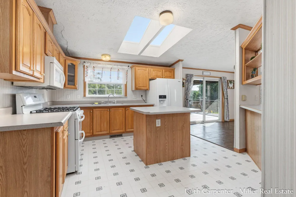 106 Little Long Lake Drive Nashville, MI 49073