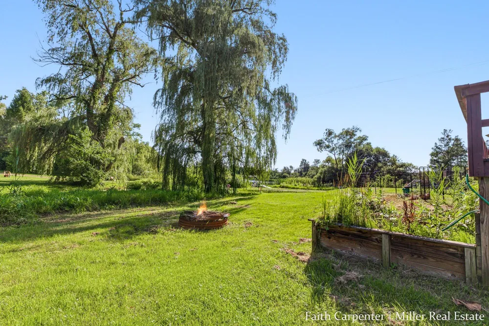 106 Little Long Lake Drive Nashville, MI 49073