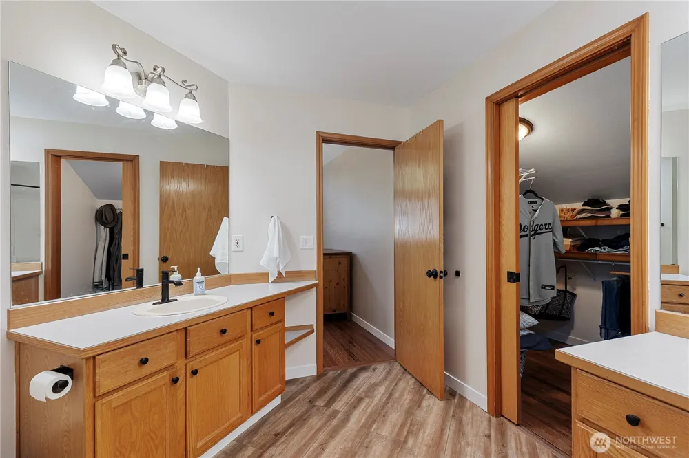 9787 Enchantment Avenue NW Silverdale, WA 98383