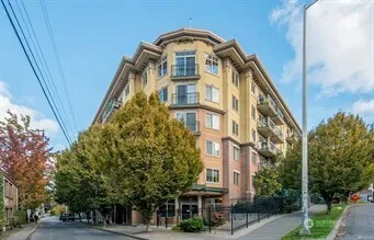 700 E Denny Way #202