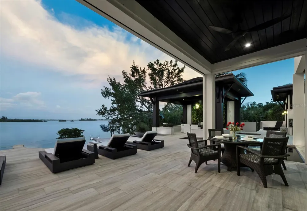 3799 FLAMINGO AVENUE Sarasota, FL 34242