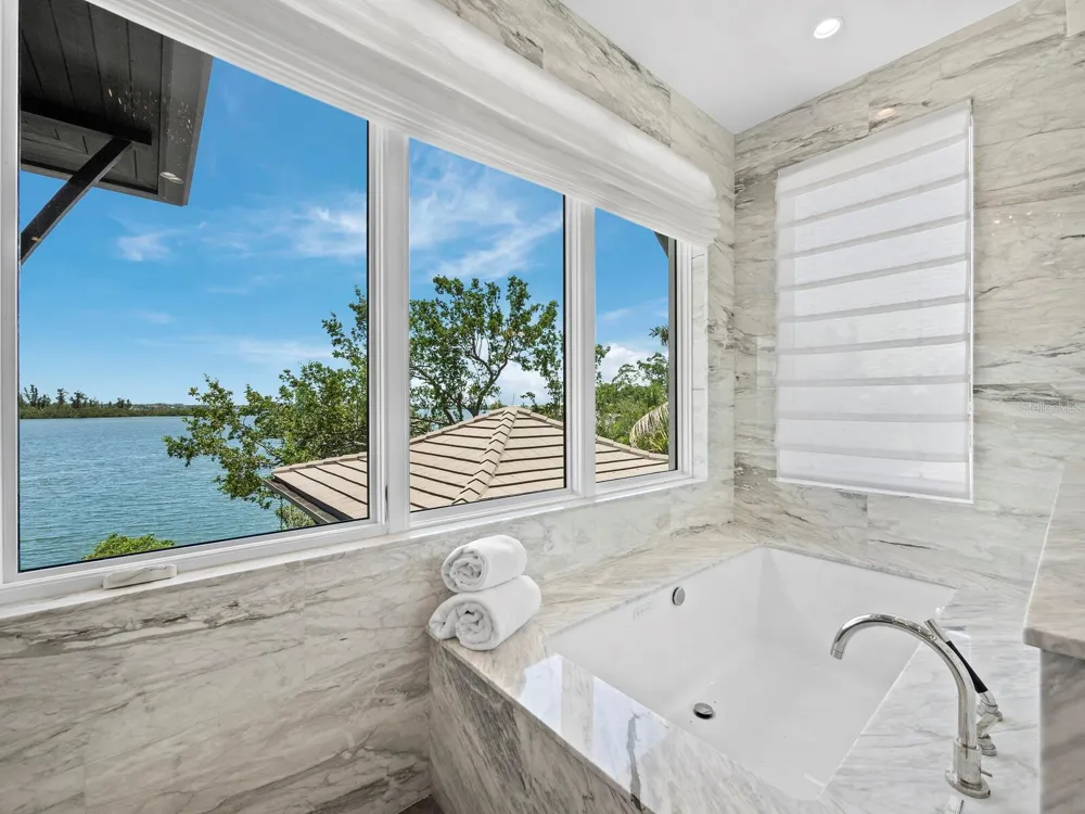 3799 FLAMINGO AVENUE Sarasota, FL 34242