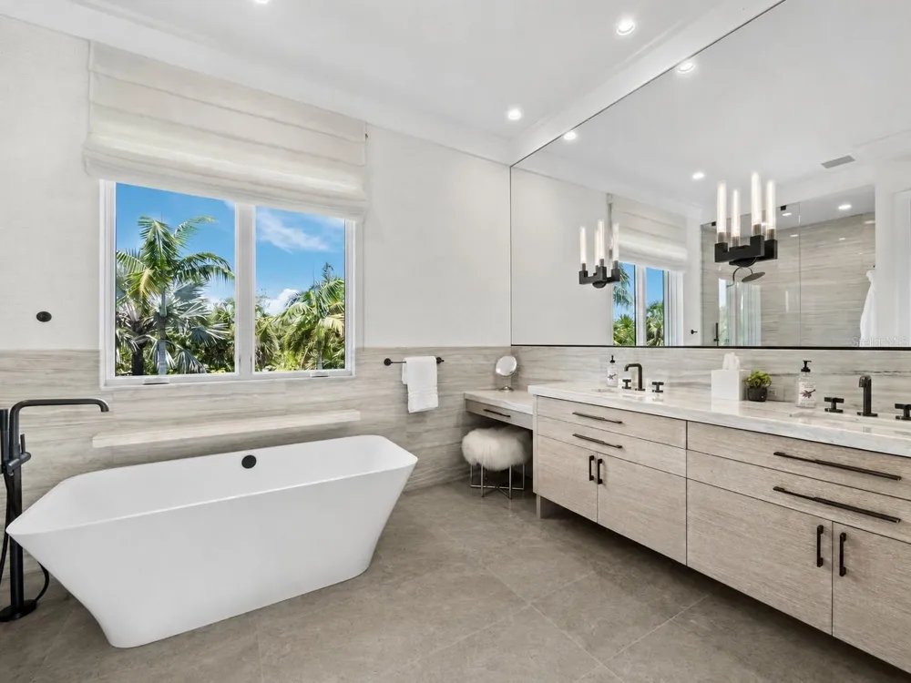 3799 FLAMINGO AVENUE Sarasota, FL 34242