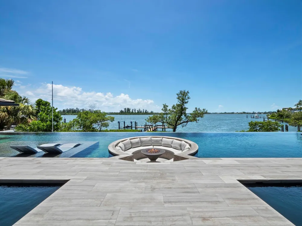 3799 FLAMINGO AVENUE Sarasota, FL 34242