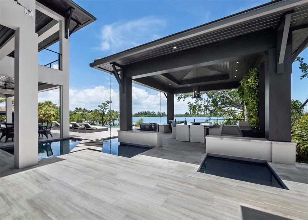 3799 FLAMINGO AVENUE Sarasota, FL 34242