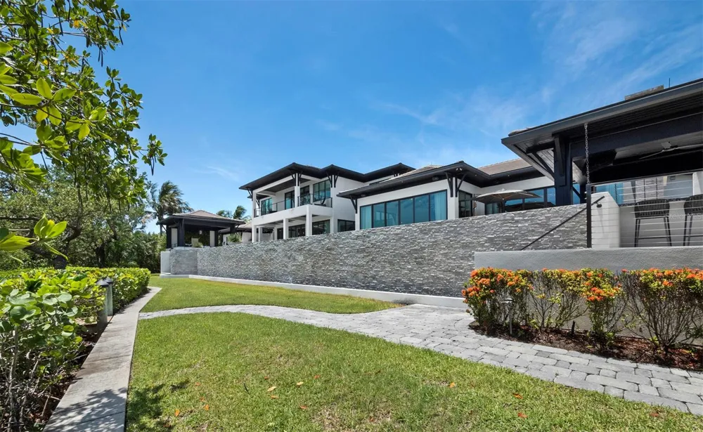 3799 FLAMINGO AVENUE Sarasota, FL 34242
