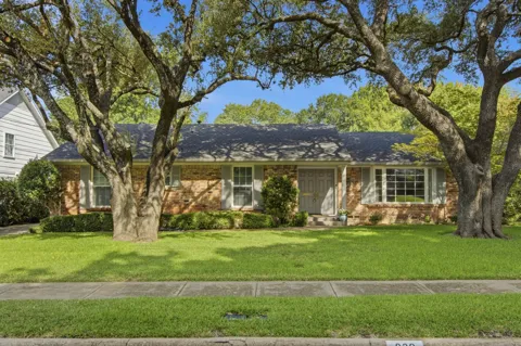 939 Blue Lake Circle