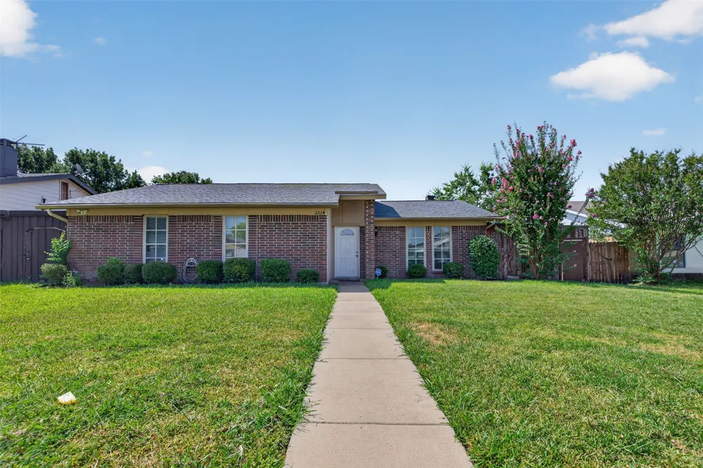 2224 Crockett Drive Carrollton, TX 75006
