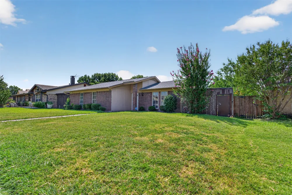 2224 Crockett Drive Carrollton, TX 75006