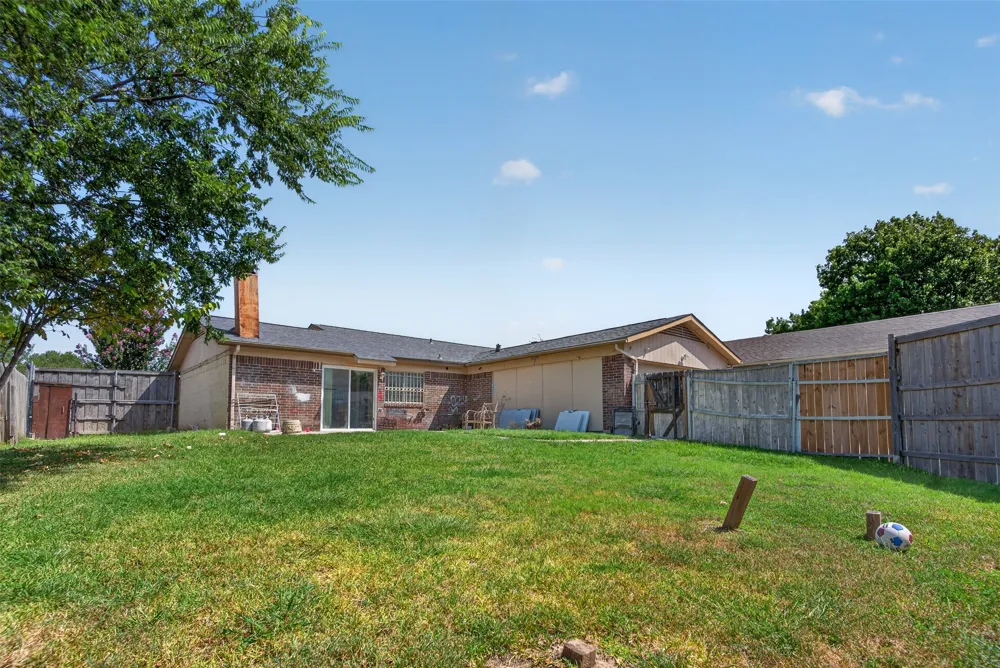 2224 Crockett Drive Carrollton, TX 75006