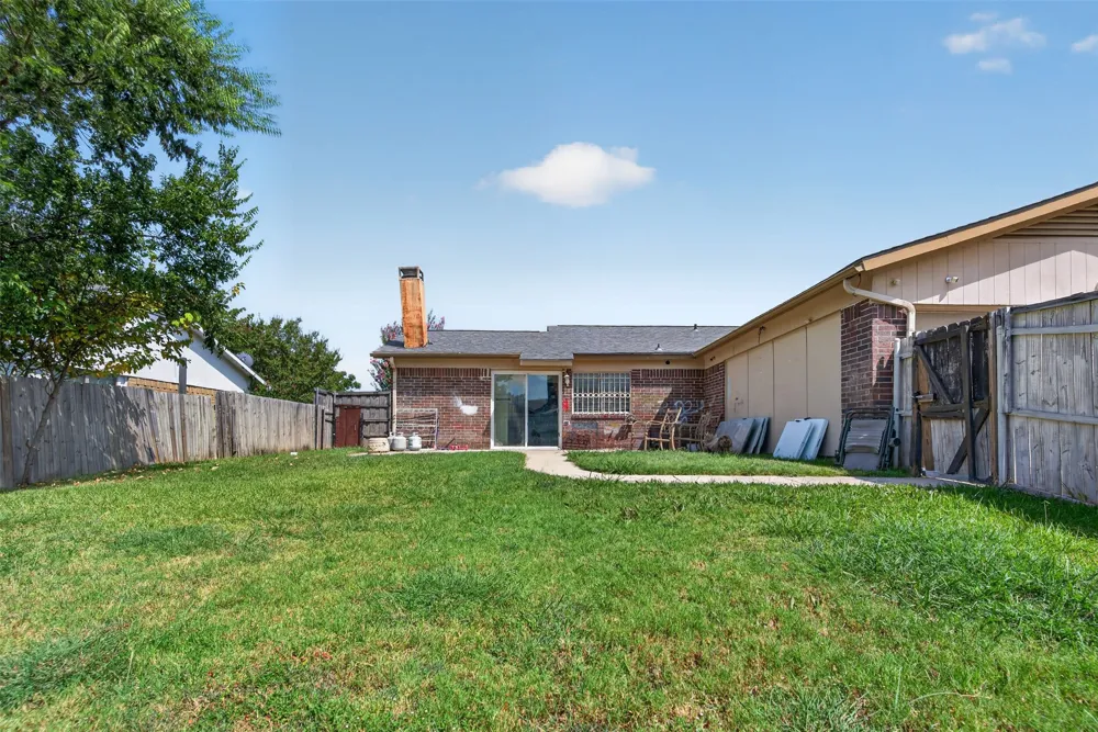 2224 Crockett Drive Carrollton, TX 75006