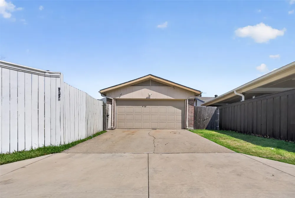 2224 Crockett Drive Carrollton, TX 75006