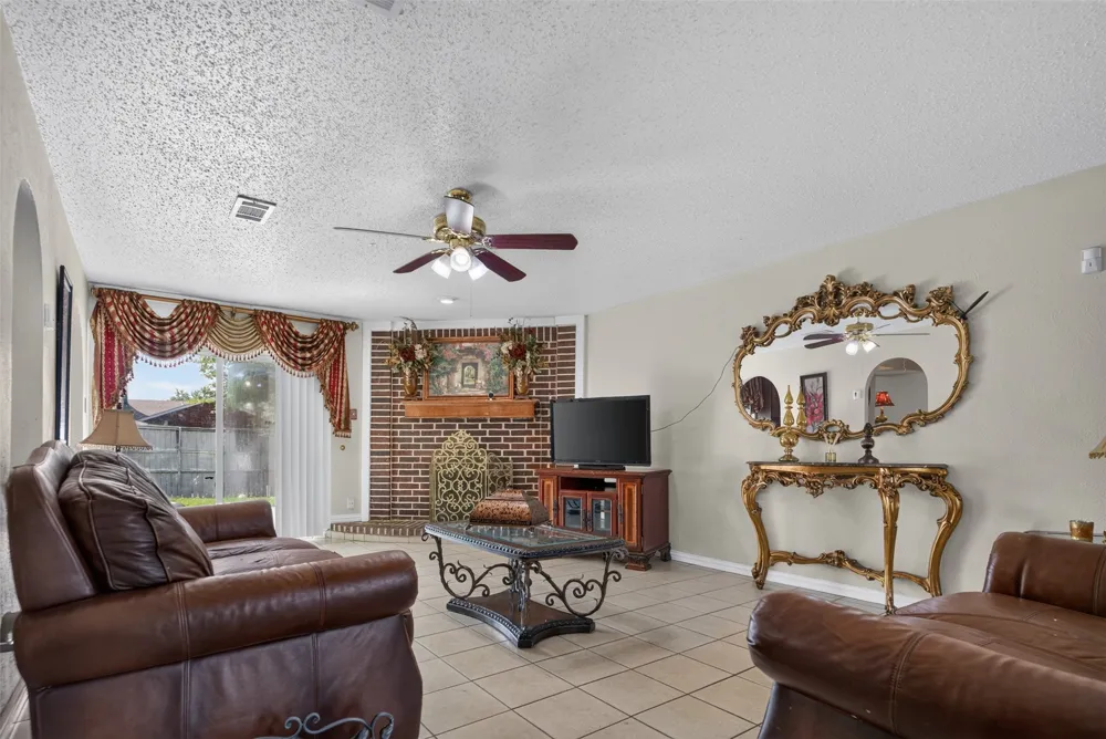 2224 Crockett Drive Carrollton, TX 75006