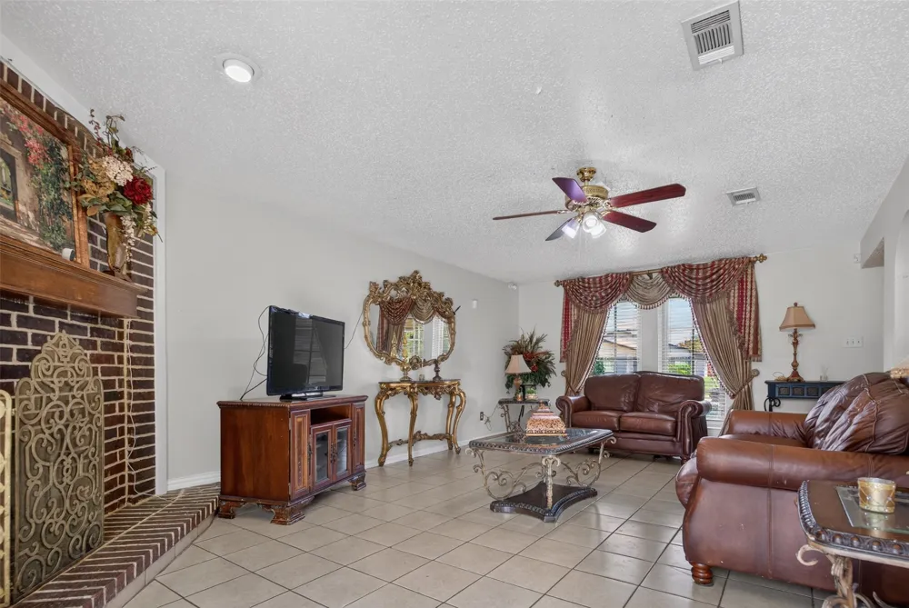 2224 Crockett Drive Carrollton, TX 75006