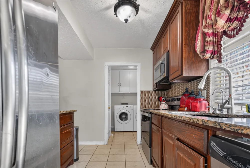 2224 Crockett Drive Carrollton, TX 75006