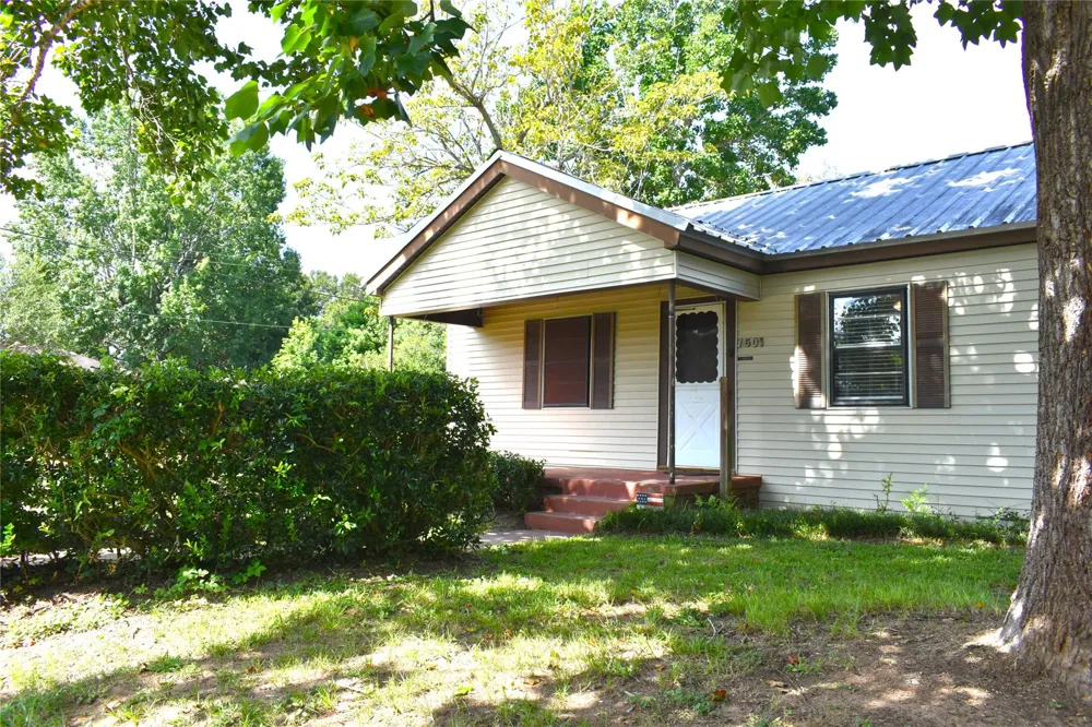 1601 Columbia Street Liberty, TX 77575