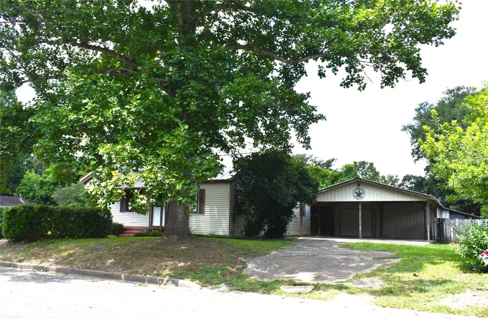 1601 Columbia Street Liberty, TX 77575