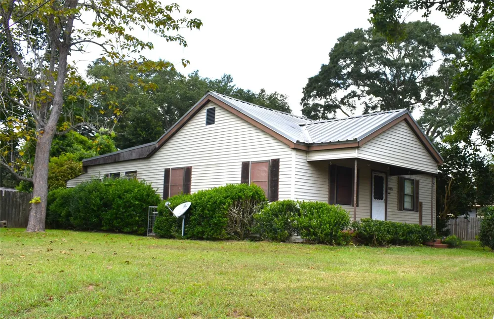 1601 Columbia Street Liberty, TX 77575