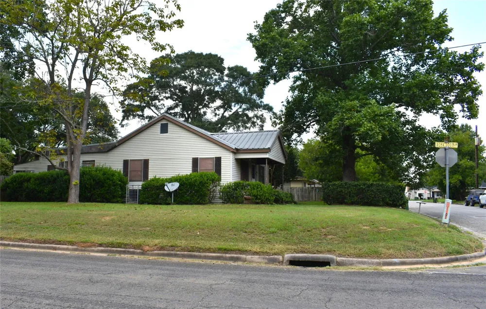 1601 Columbia Street Liberty, TX 77575