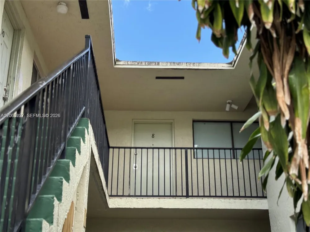 10765 SW 4th St #8 Sweetwater, FL 33174