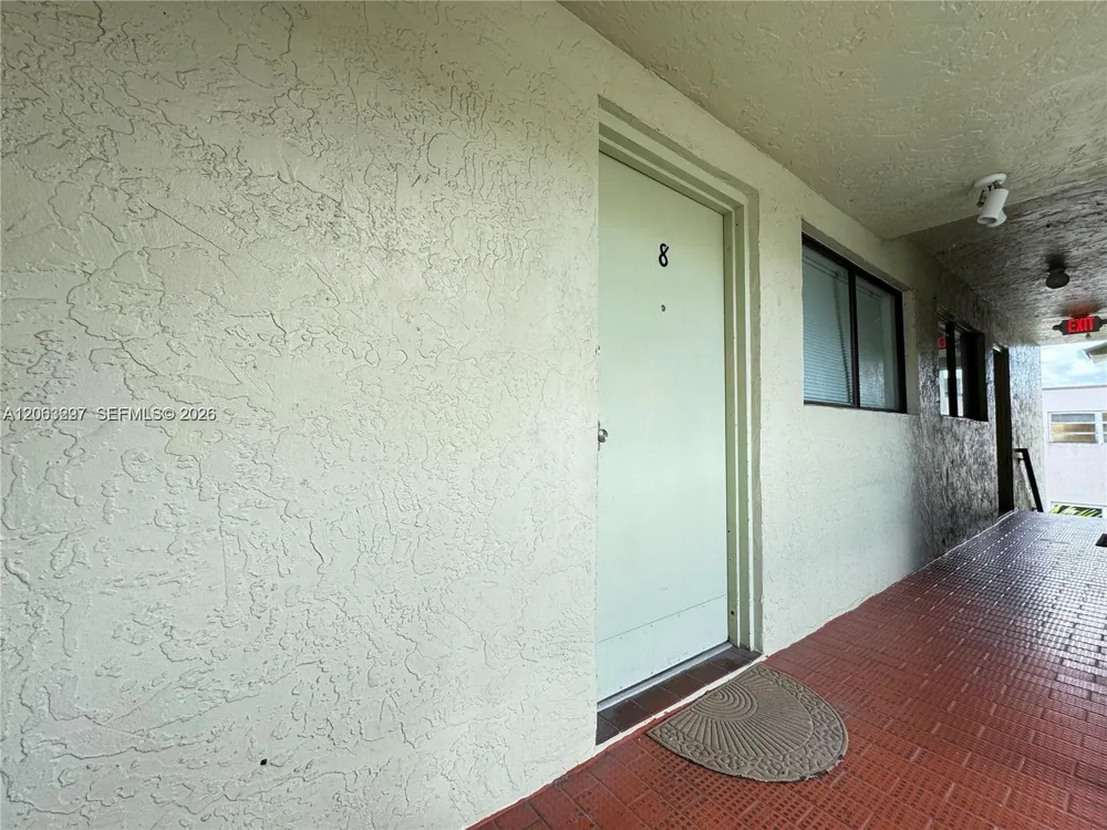 10765 SW 4th St #8 Sweetwater, FL 33174