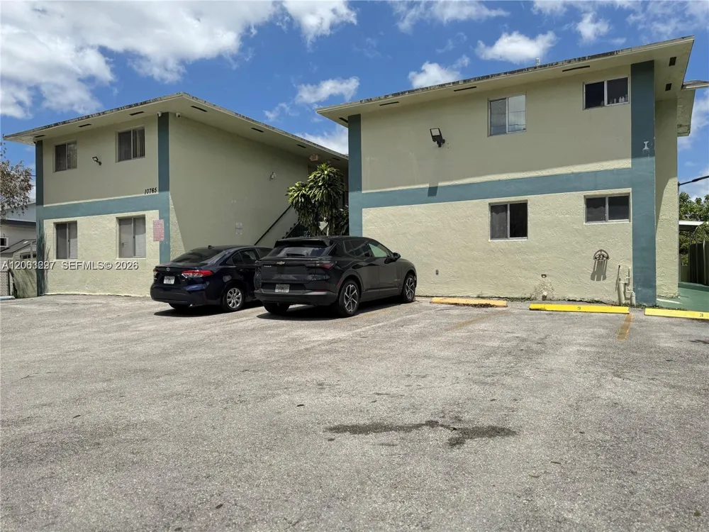 10765 SW 4th St #8 Sweetwater, FL 33174