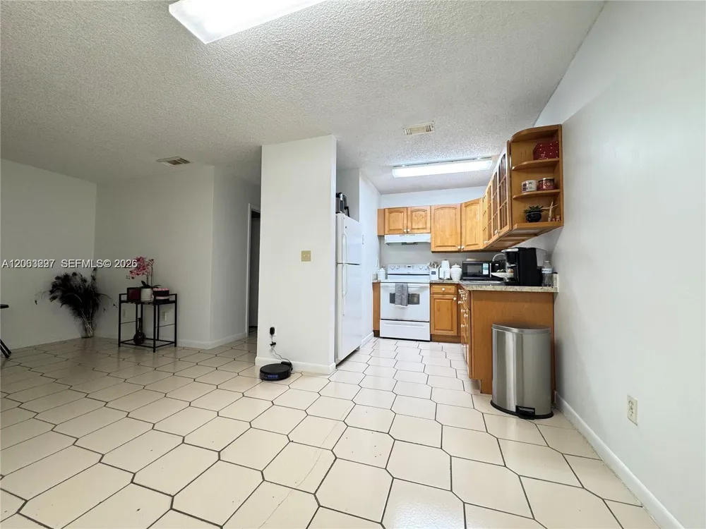 10765 SW 4th St #8 Sweetwater, FL 33174