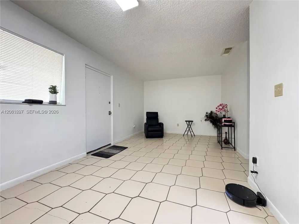 10765 SW 4th St #8 Sweetwater, FL 33174