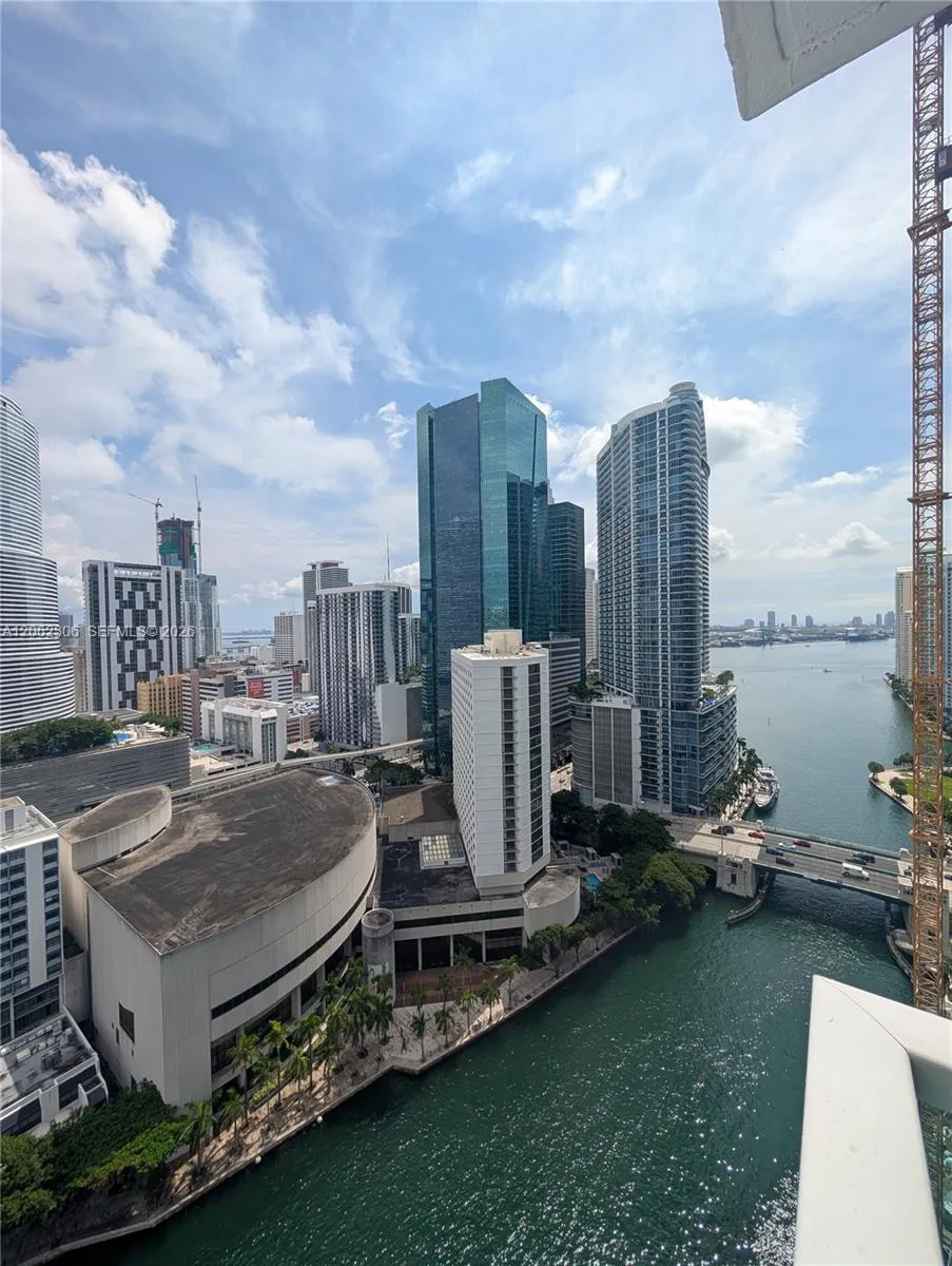 31 SE 5 #3002 Miami, FL 33131