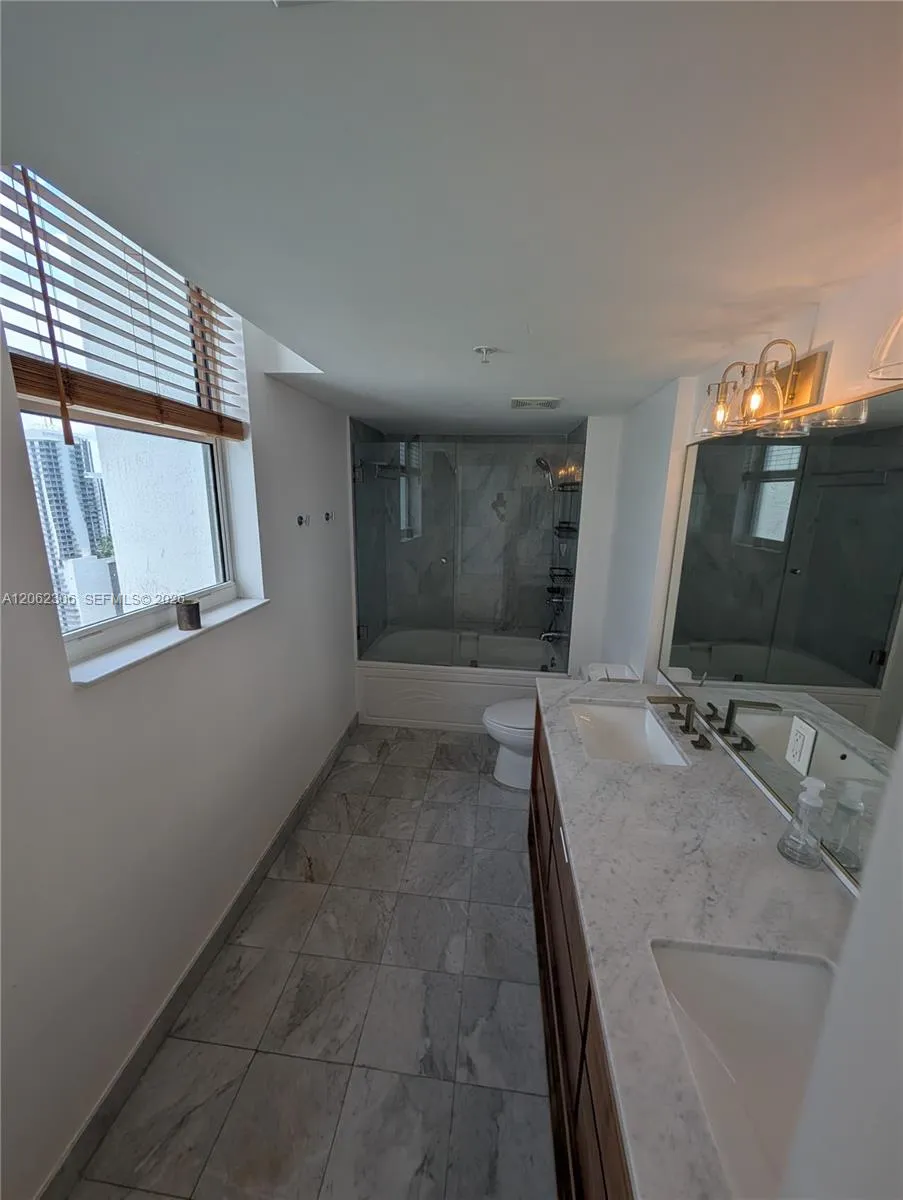 31 SE 5 #3002 Miami, FL 33131