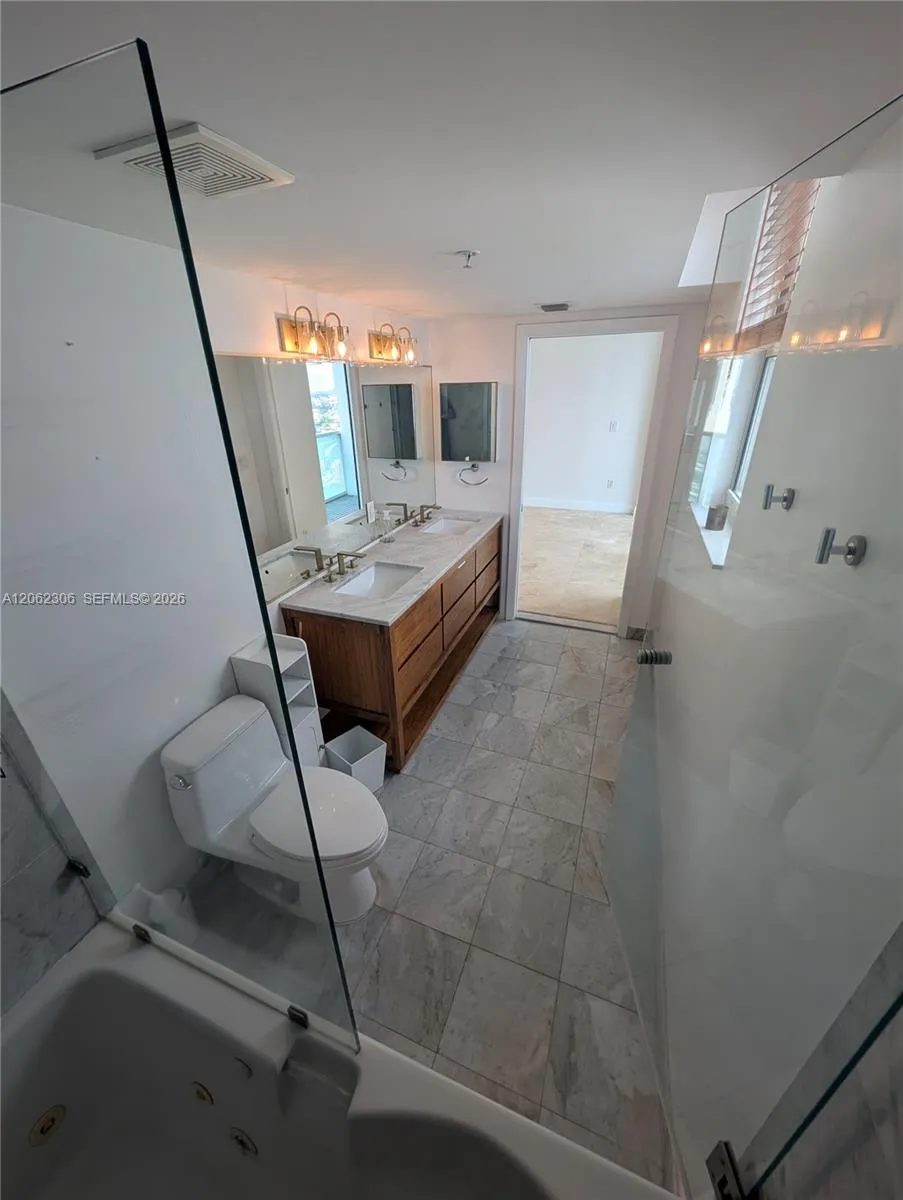 31 SE 5 #3002 Miami, FL 33131