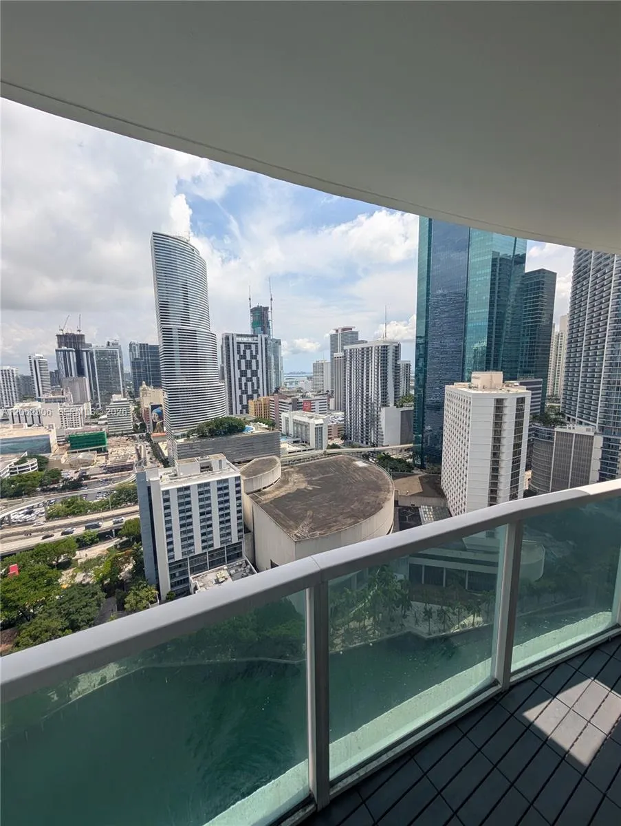 31 SE 5 #3002 Miami, FL 33131