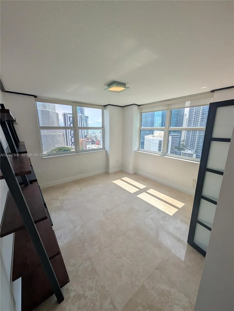 31 SE 5 #3002 Miami, FL 33131