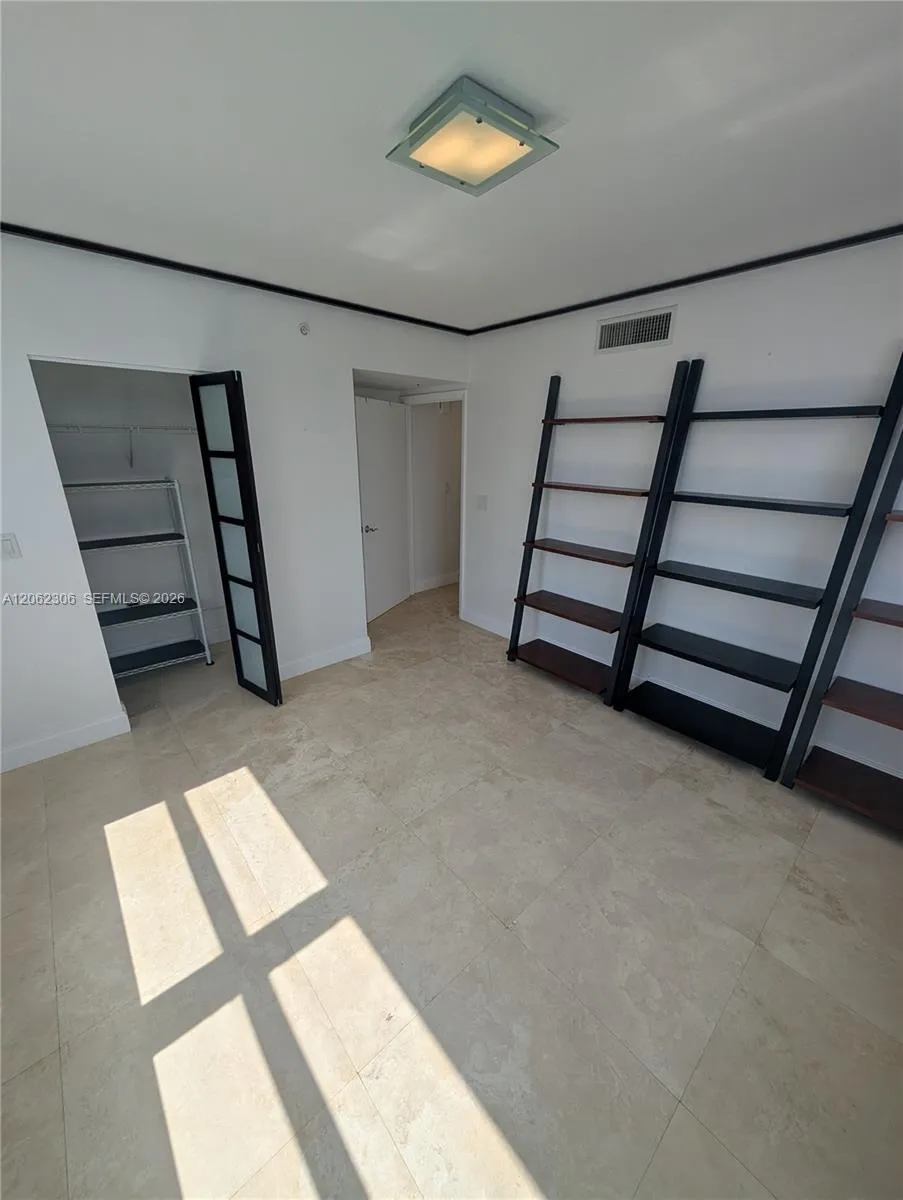 31 SE 5 #3002 Miami, FL 33131