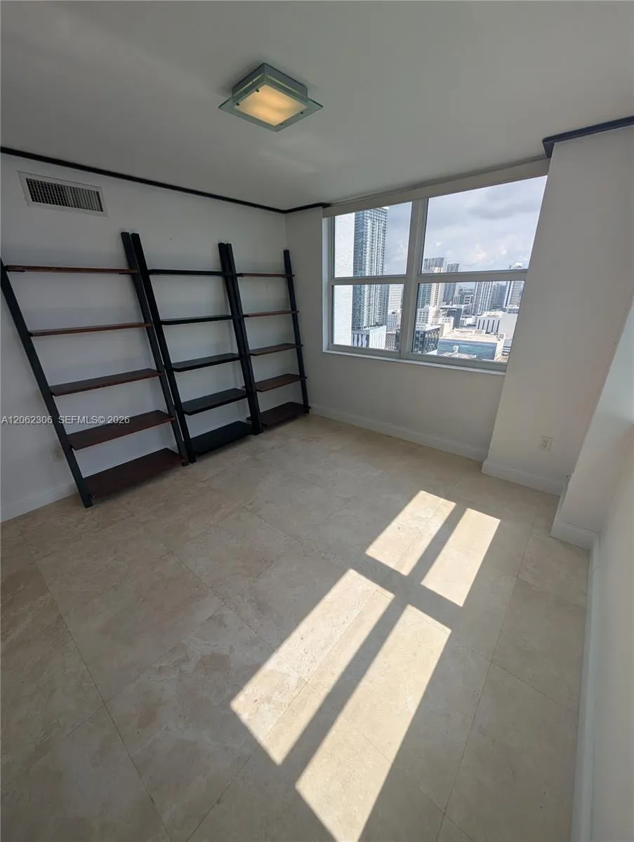 31 SE 5 #3002 Miami, FL 33131