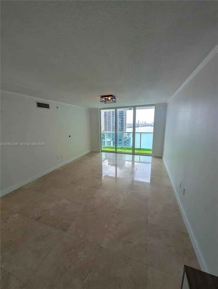 31 SE 5 #3002 Miami, FL 33131