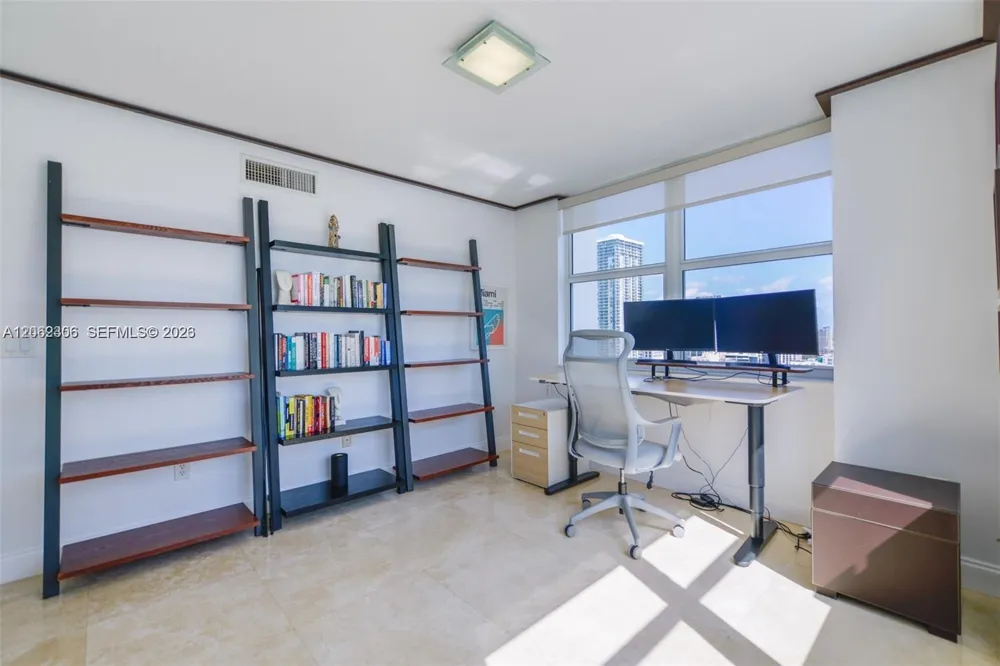 31 SE 5 #3002 Miami, FL 33131