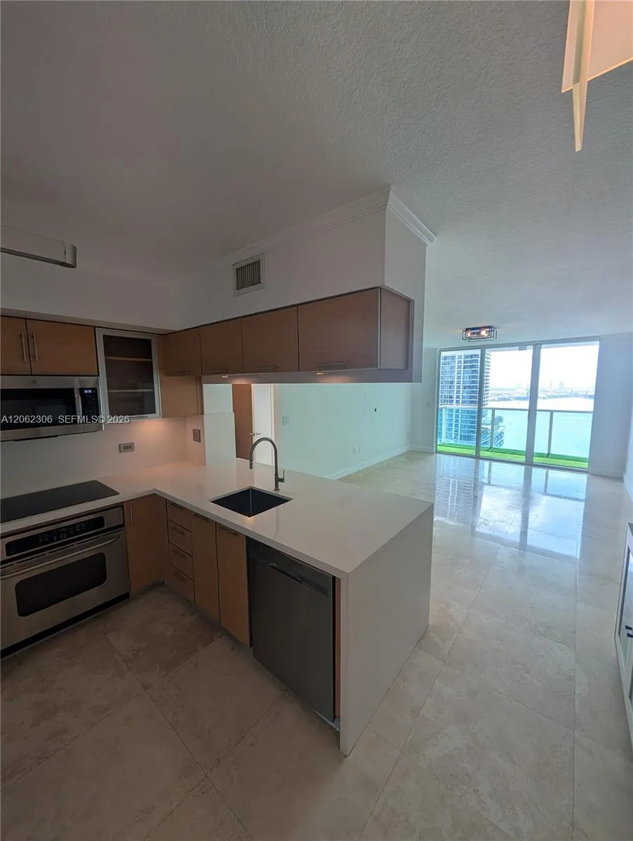 31 SE 5 #3002 Miami, FL 33131