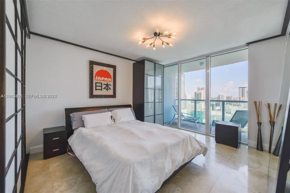 31 SE 5 #3002 Miami, FL 33131