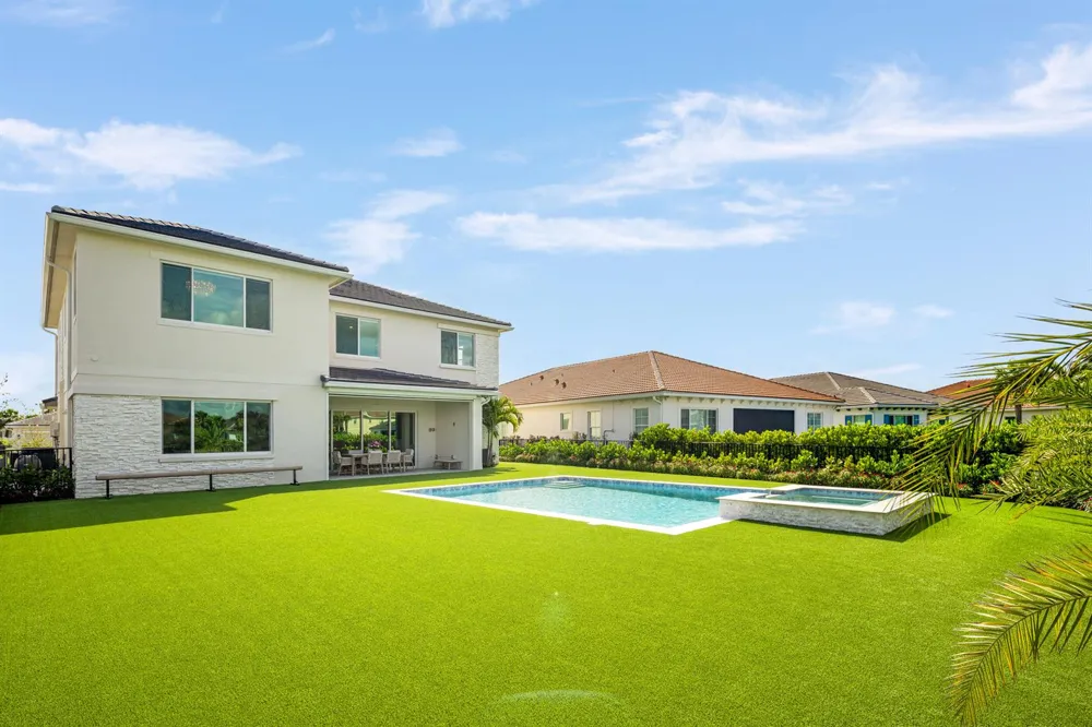 12143 Waterstone Circle Palm Beach Gardens, FL 33412