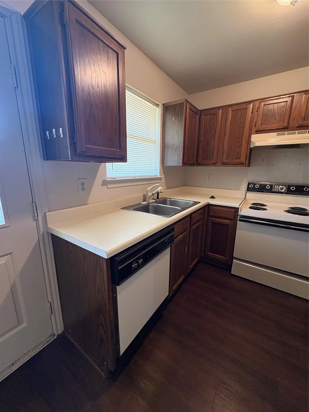 714 HILLCREST Cedar Hill, TX 75104