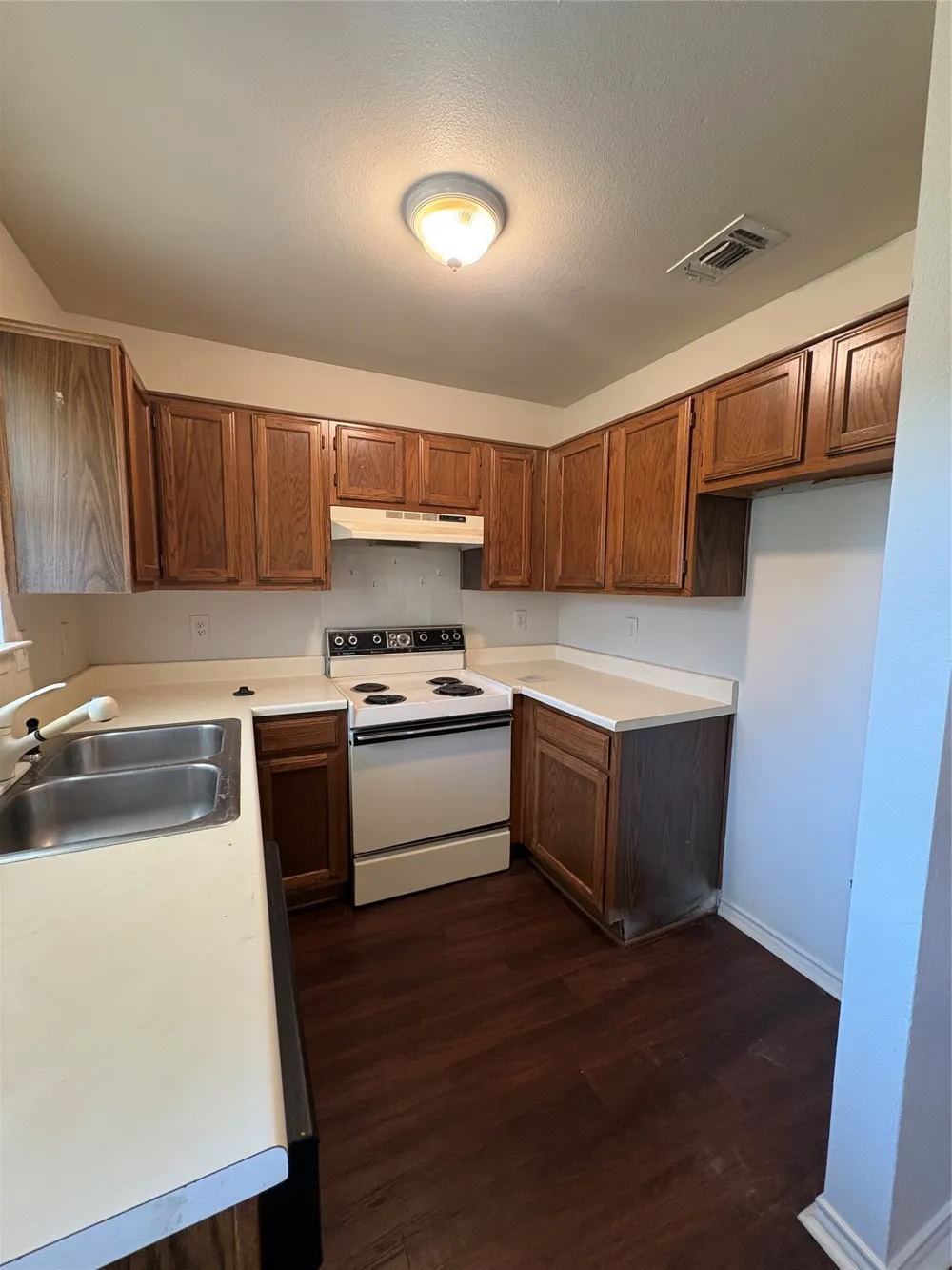 714 HILLCREST Cedar Hill, TX 75104