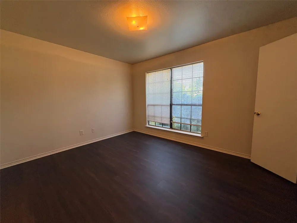 714 HILLCREST Cedar Hill, TX 75104