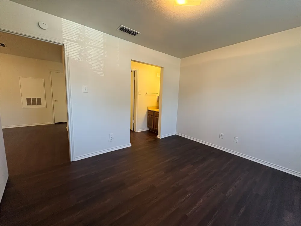 714 HILLCREST Cedar Hill, TX 75104