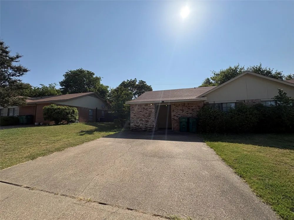 714 HILLCREST Cedar Hill, TX 75104